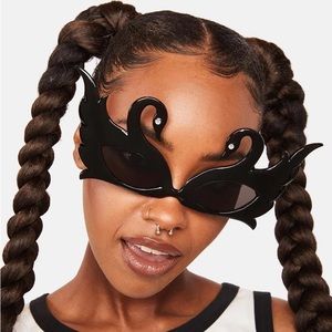 Vintage style swan sunnies